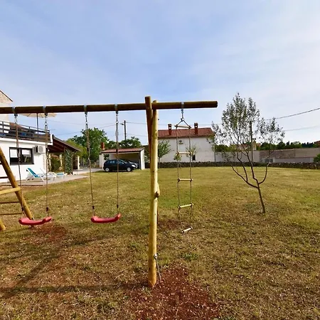 Beautiful Istrian House With Big Backyard Semesterbostad Valtura