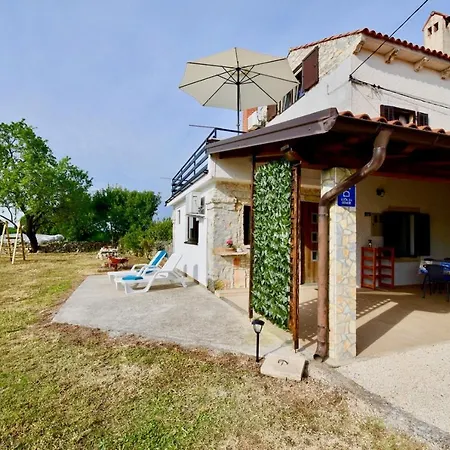 Beautiful Istrian House With Big Backyard Semesterbostad *