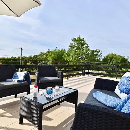 Beautiful Istrian House With Big Backyard Vakantiehuis *