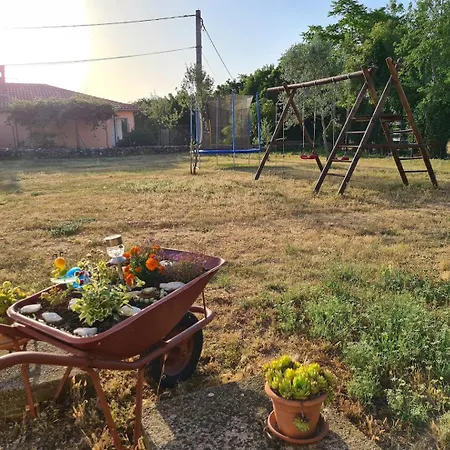 Semesterbostad Beautiful Istrian House With Big Backyard Valtura