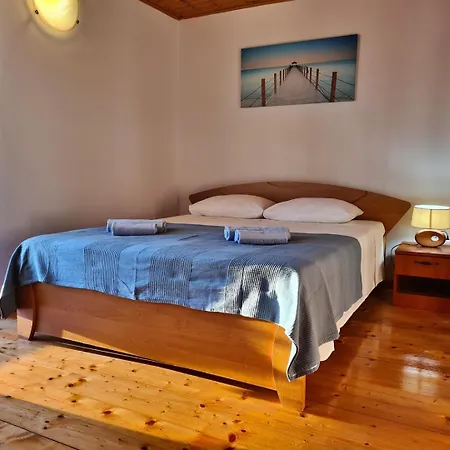Beautiful Istrian House With Big Backyard Vakantiehuis