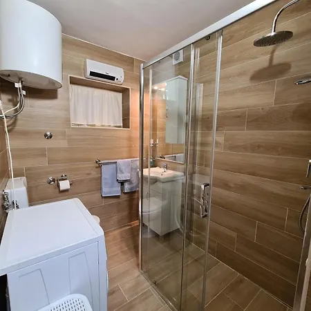 Vakantiehuis Beautiful Istrian House With Big Backyard