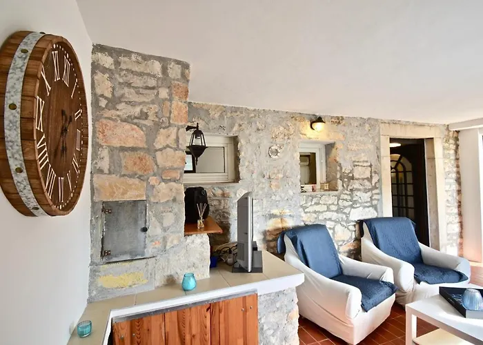 Beautiful Istrian House With Big Backyard Valtura