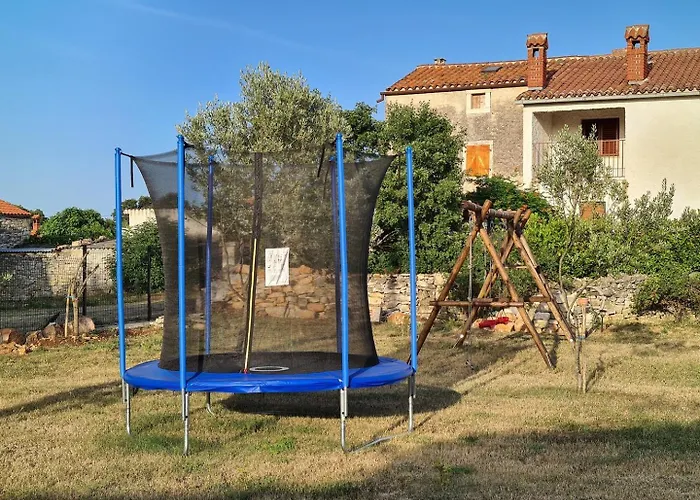 Casa vacanze Beautiful Istrian House With Big Backyard Valtura